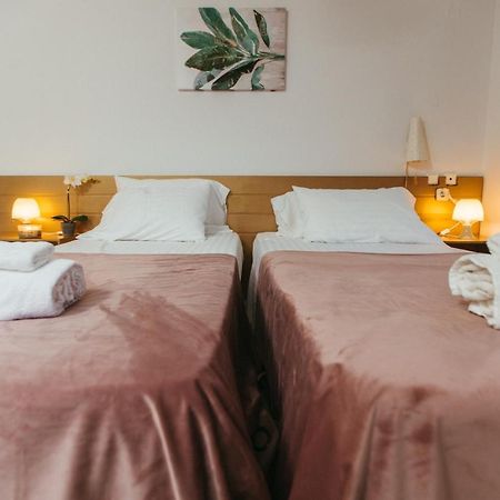 Hotel Christina - Happy Days Karitsa  Ngoại thất bức ảnh