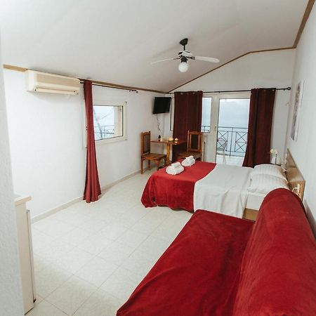 Hotel Christina - Happy Days Karitsa  Ngoại thất bức ảnh