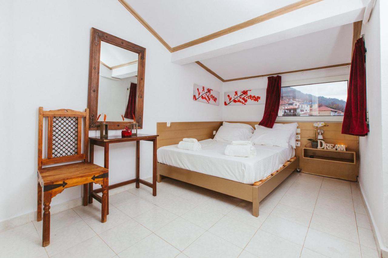 Hotel Christina - Happy Days Karitsa  Ngoại thất bức ảnh