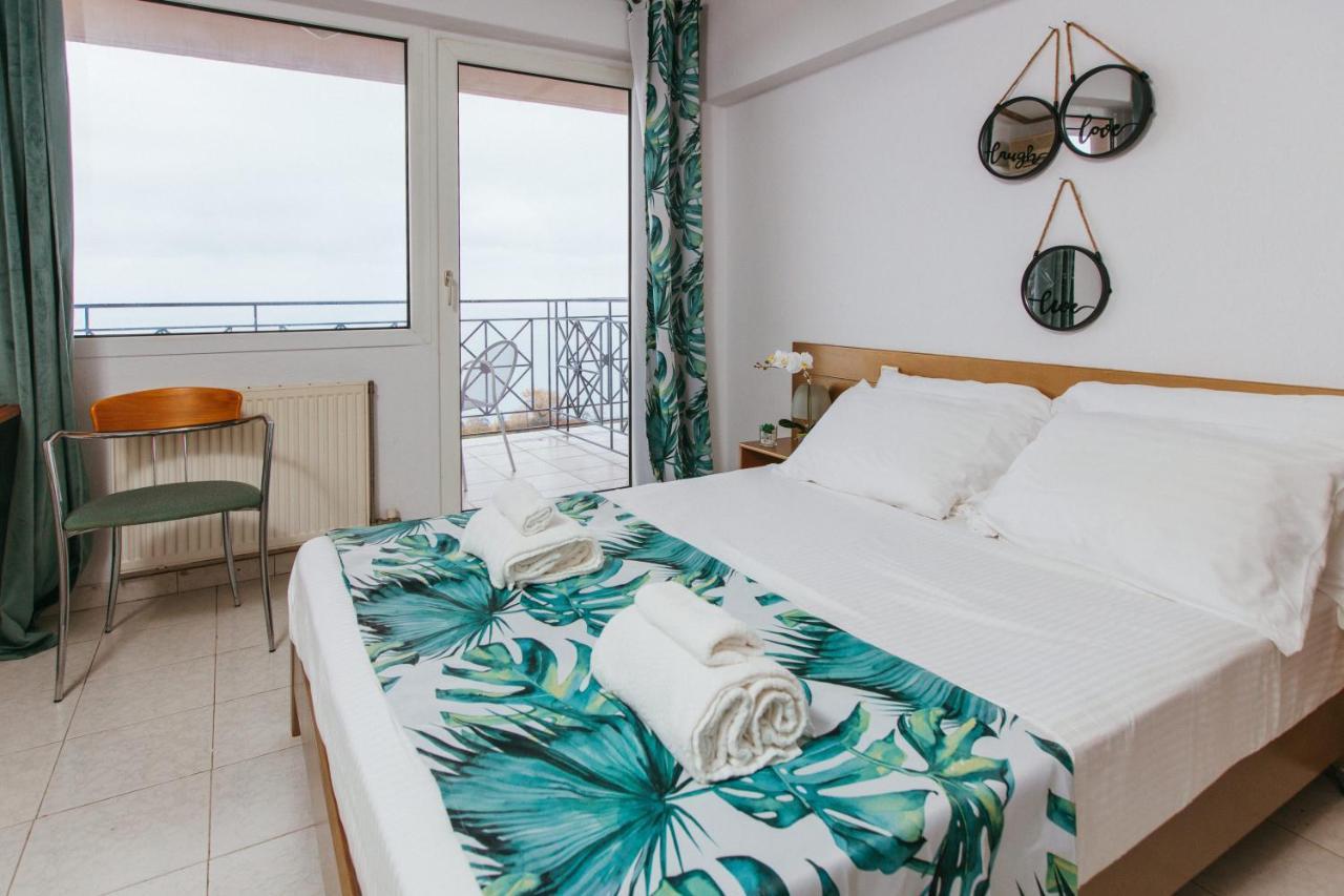 Hotel Christina - Happy Days Karitsa  Ngoại thất bức ảnh
