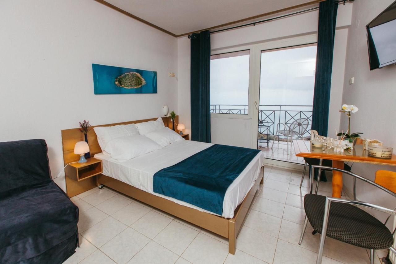 Hotel Christina - Happy Days Karitsa  Ngoại thất bức ảnh