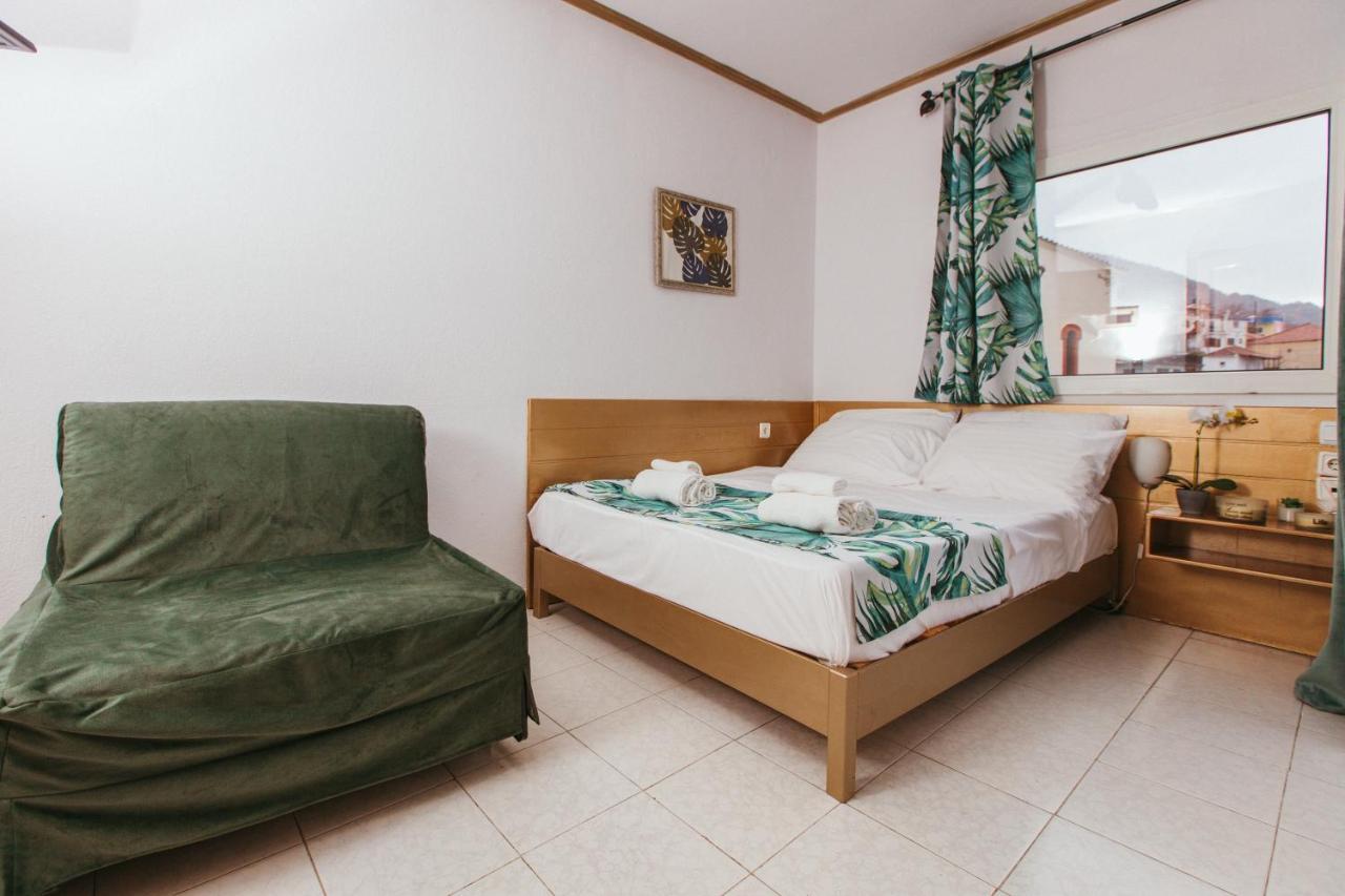 Hotel Christina - Happy Days Karitsa  Ngoại thất bức ảnh