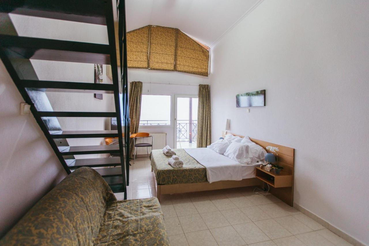 Hotel Christina - Happy Days Karitsa  Ngoại thất bức ảnh