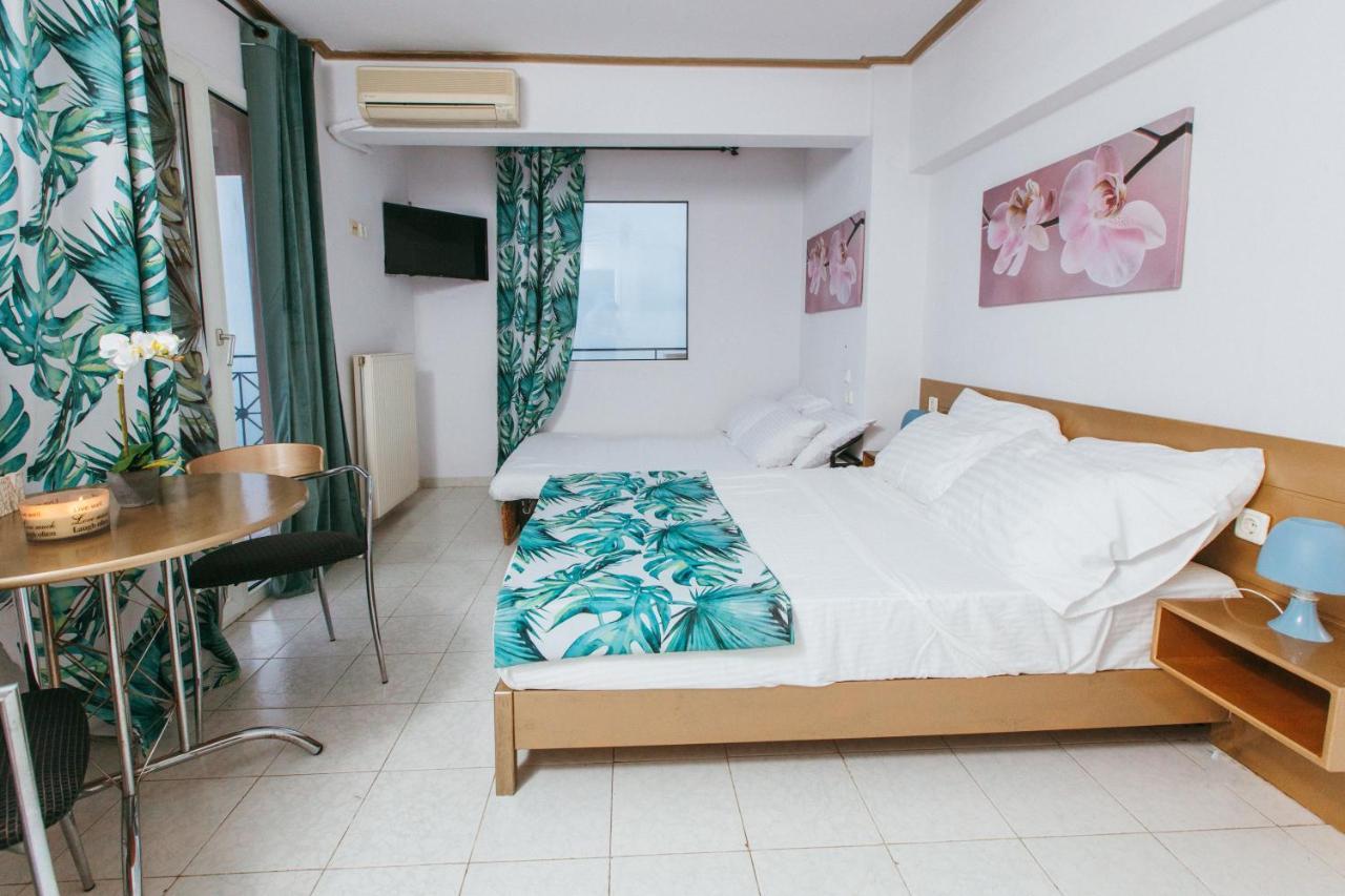 Hotel Christina - Happy Days Karitsa  Ngoại thất bức ảnh