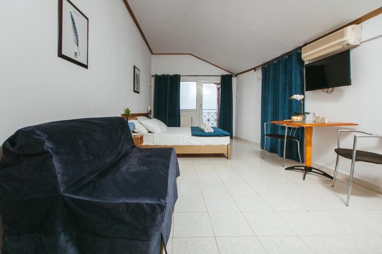 Hotel Christina - Happy Days Karitsa  Ngoại thất bức ảnh