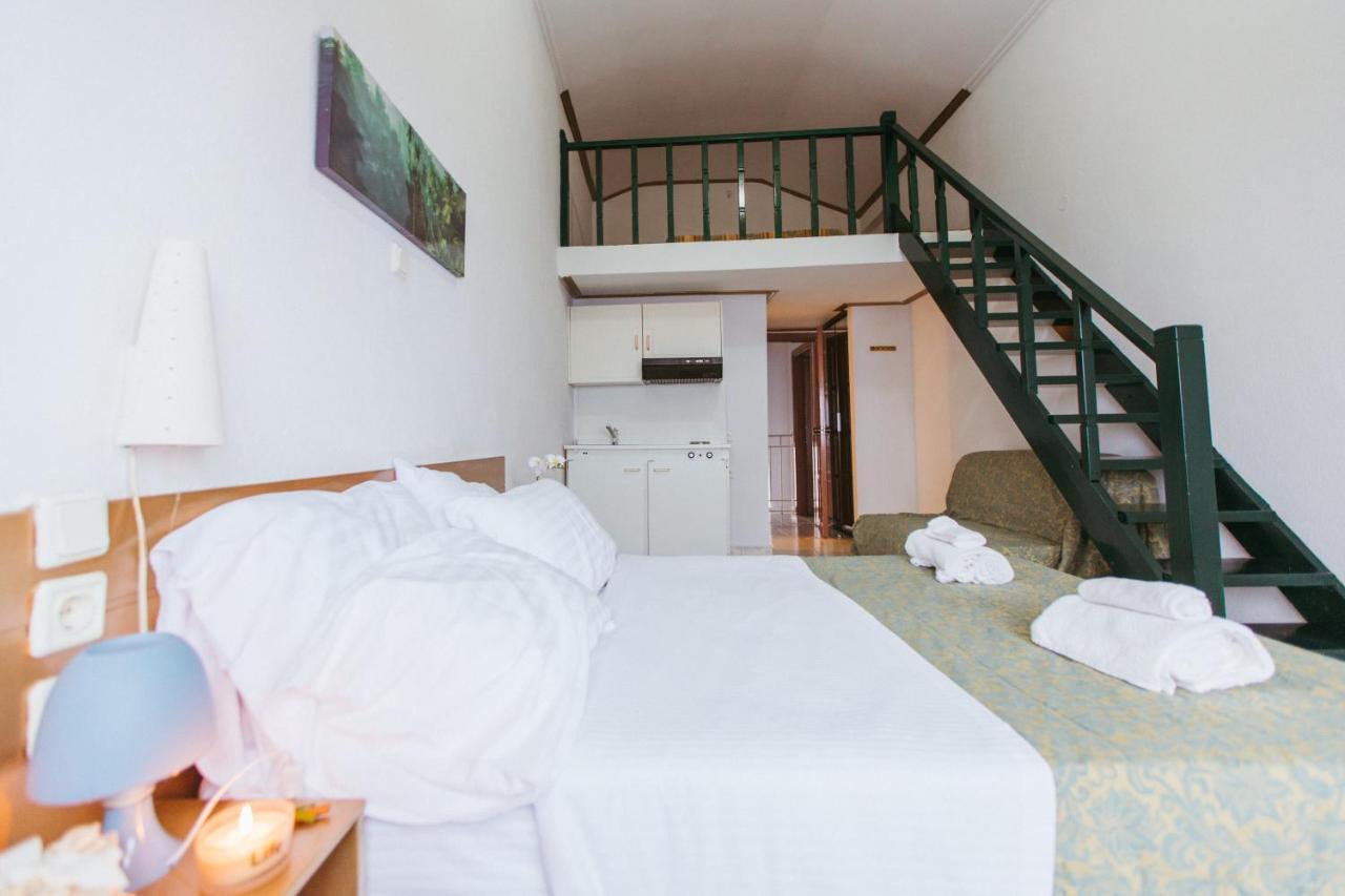 Hotel Christina - Happy Days Karitsa  Ngoại thất bức ảnh