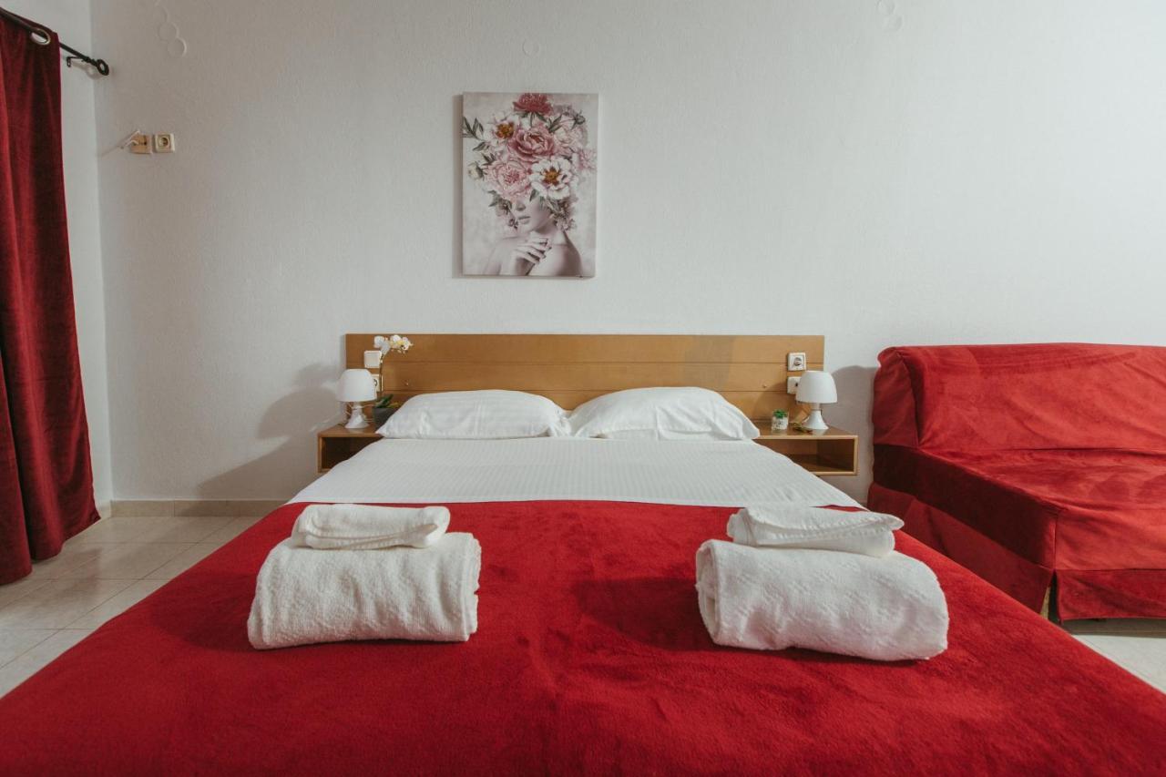 Hotel Christina - Happy Days Karitsa  Ngoại thất bức ảnh