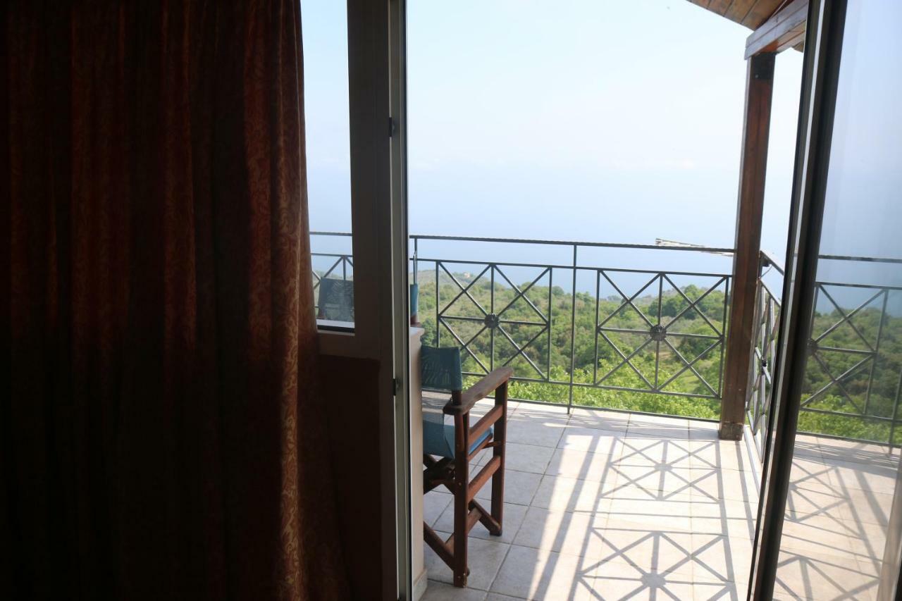 Hotel Christina - Happy Days Karitsa  Ngoại thất bức ảnh